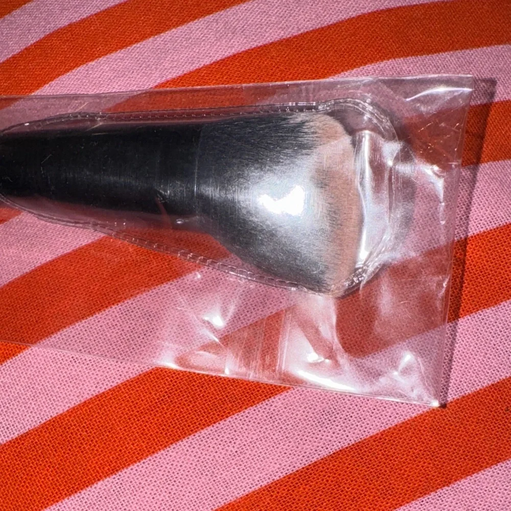 Laura Geller‎ Black Angled blush brush